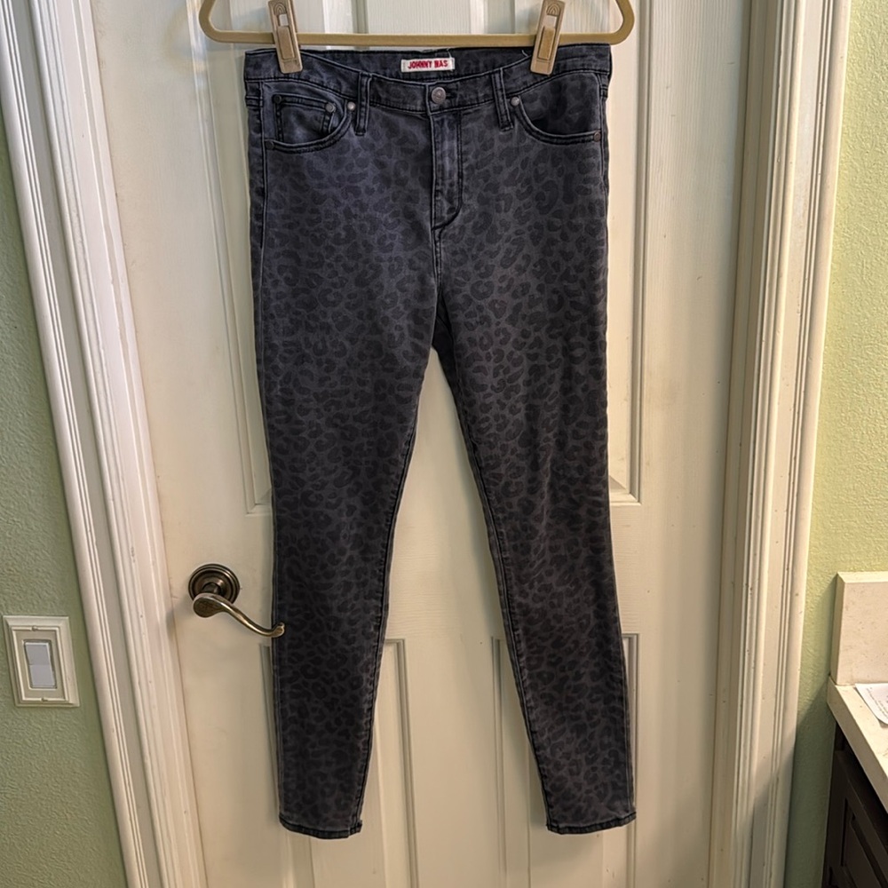 GUC Johnny Was black and gray jeans with leopard design size 28